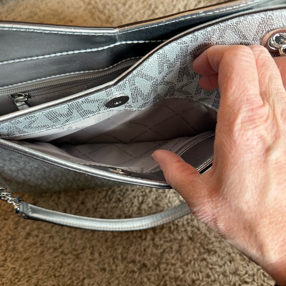 Michael Kors jet set travel chain signature shoulder tote - Picture 7 of 13